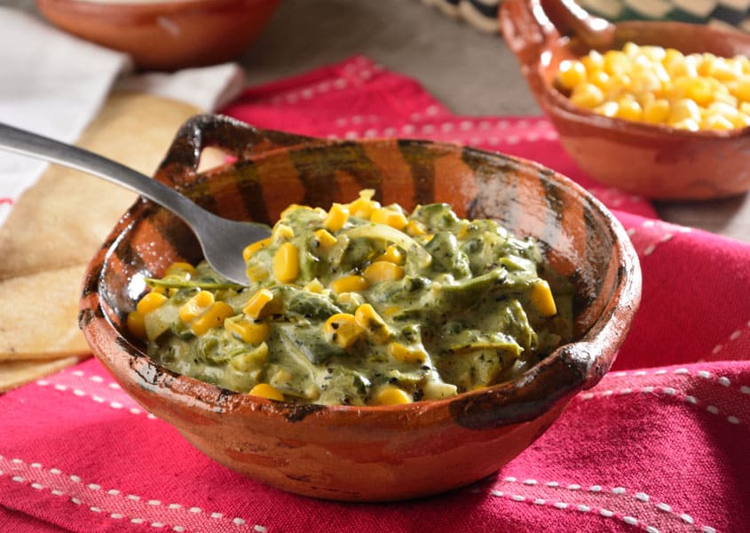 Cazuela de Rajas con Crema y Elote: Un Clásico Delicioso